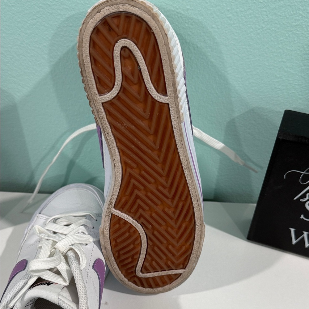 Nike Women's White and Purple Casual Sneakers - Picture 6 of 6